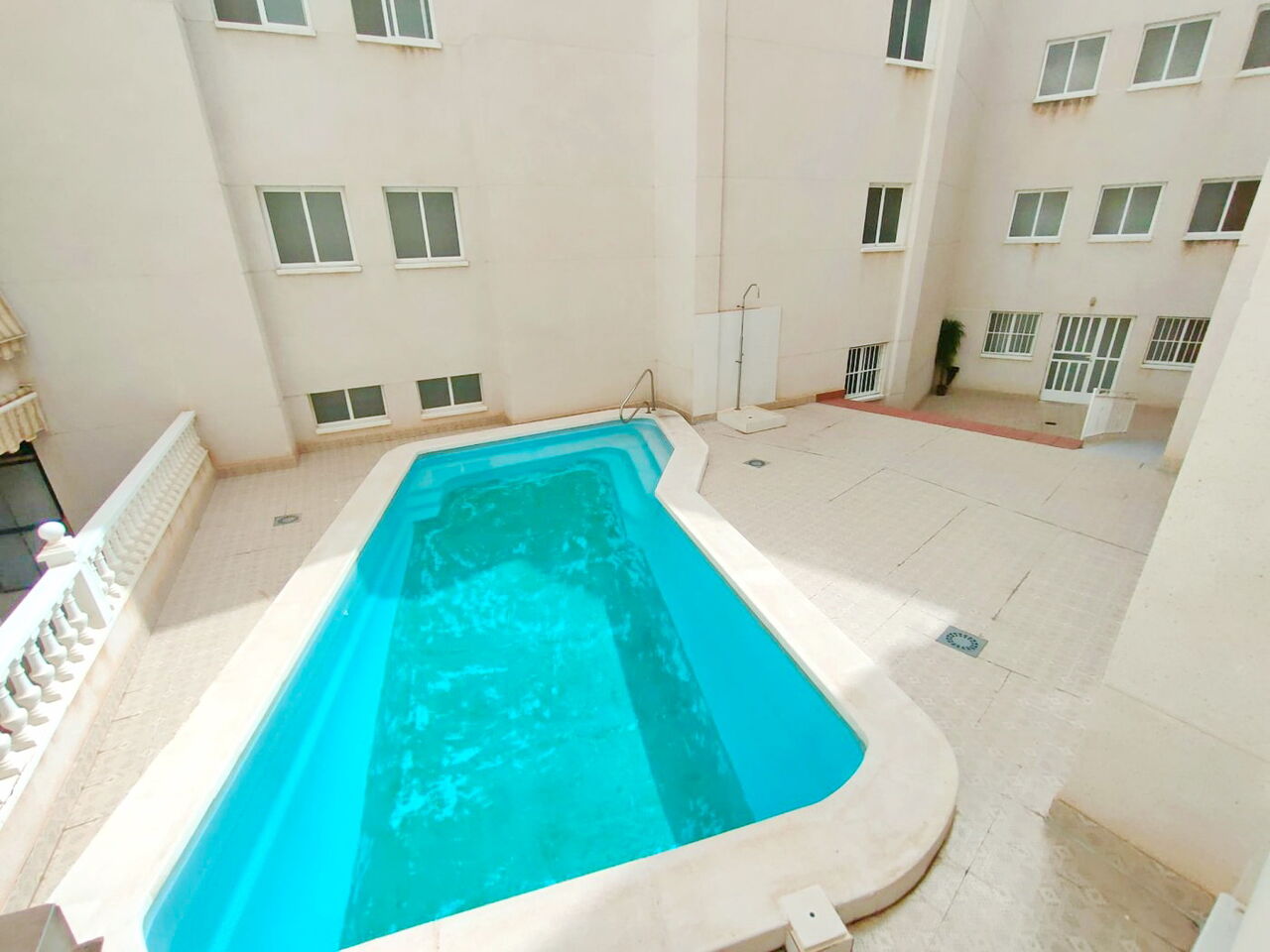 Апартамент с 2 спальнями в комплексе с бассейном в 1,5 от моря в Торревьехе